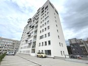 Prodej luxusního investičního bytu 1+kk v centru města Zlína s garážovým stáním v ceně, cena 4600000 CZK / objekt, nabízí 