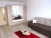 Pronájem kompletně zařízeného bytu 1+1, 35 m2, s lodžií, 2.NP, Zlín, ul. Družstevní, JS, cena 13500 CZK / objekt / měsíc, nabízí 