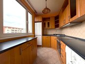 Prodej prostorného bytu 4+1 s lodžií a sklepem ve vyhledávané lokalitě Zlín - Podlesí III., cena 5900000 CZK / objekt, nabízí 