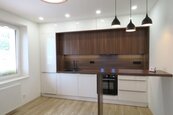 Pronájem zrekonstruovaného bytu 2+kk se zahradou - Zlín, Lesní čtvrť, cena 12000 CZK / objekt / měsíc, nabízí 