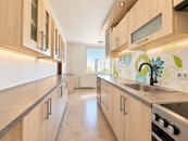 Prodej bytu 3+1 s prostornou lodžií, 72 m2 - Otrokovice, ul. SNP, cena 5490000 CZK / objekt, nabízí 