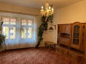 Prostorný zámecký byt 5+1 k pronájmu, cena 18990 CZK / objekt / měsíc, nabízí 