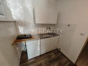 Pronájem 2 byty v rodinném domě Zlín Nivy - 2 bytové jednotky (5+1 a 1+1) + 3 garáž + dílna + sklad, cena 40000 CZK / objekt / měsíc, nabízí BEN realitní kancelář s.r.o.