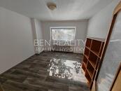 Pronájem 2 byty v rodinném domě Zlín Nivy - 2 bytové jednotky (5+1 a 1+1) + 3 garáž + dílna + sklad, cena 40000 CZK / objekt / měsíc, nabízí BEN realitní kancelář s.r.o.