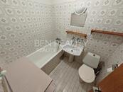 Pronájem 2 byty v rodinném domě Zlín Nivy - 2 bytové jednotky (5+1 a 1+1) + 3 garáž + dílna + sklad, cena 40000 CZK / objekt / měsíc, nabízí BEN realitní kancelář s.r.o.