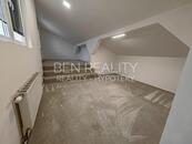 Pronájem - velký byt nebo kancelář 2+kk - možnost rozdělit na i 3+kk Zlín Malenovice ulice Tečovská, cena 21000 CZK / objekt / měsíc, nabízí 