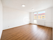 Prostorný světlý byt 3+1 (80 m2) po celkové rekonstrukci s balkónem a výtahem, cena 5790000 CZK / objekt, nabízí 